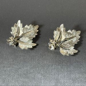 VTG BSK Silver Tone Textured Leaf Clip On Earrings